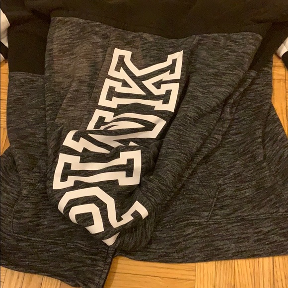 Zip up hoodie 9/10 condition worn once - Picture 3 of 4